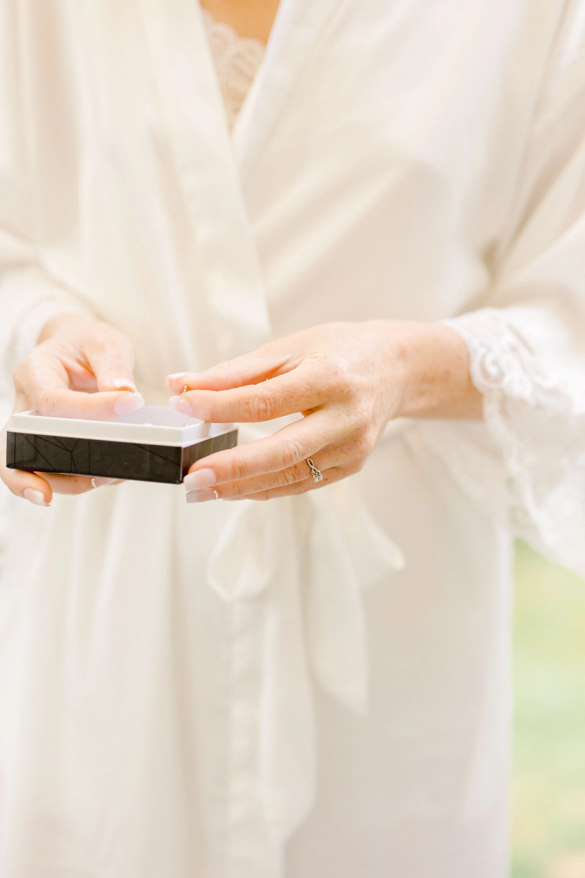 soie peignoir gris marron fleurs